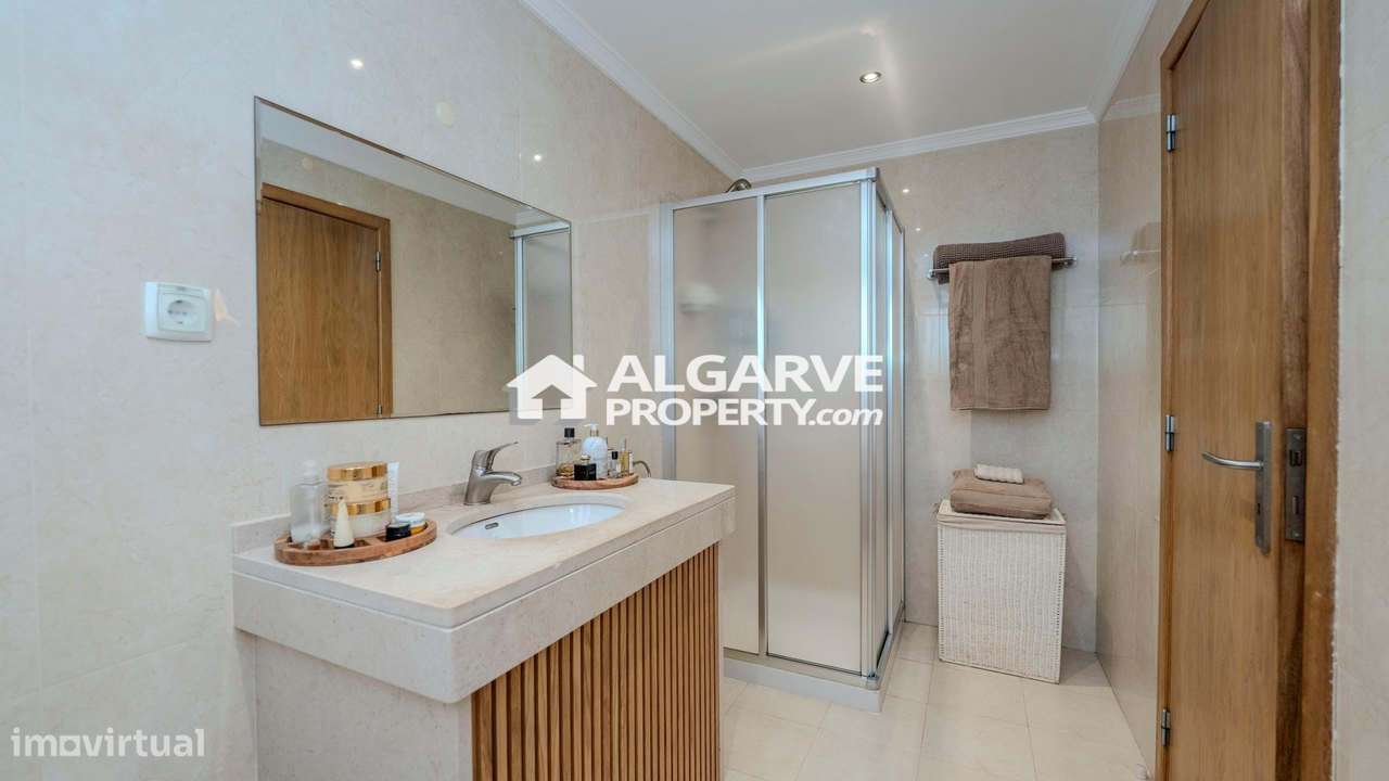 Bonita moradia V4 dentro do campo de golfe e perto de todas as comodid-21