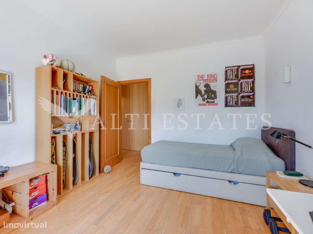 Apartamento T4 no prestigiado Monte Estoril.-33