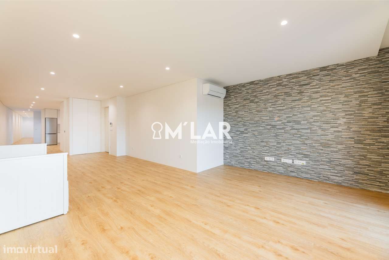 Apartamento T3 com piscina, Novo, no Centro de Vila Verde-4