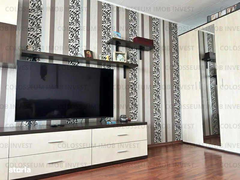 Apartament 2 camere, decomandat, spatios, mobilat, parcare, zona Astra - Imagine principală: 2/9