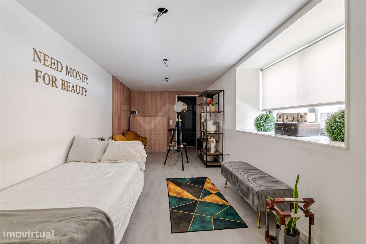 Moradia T4 de 4 Frentes: Elegância e Versatilidade a 2km do Freixo-26