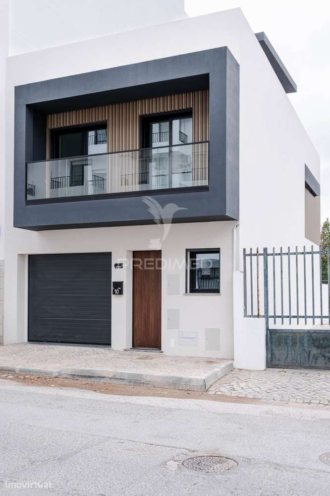 Moradia Contemporânea T3 em Olhão | Design Minimalista e Pátio Priv... - Grande imagem: 5/24