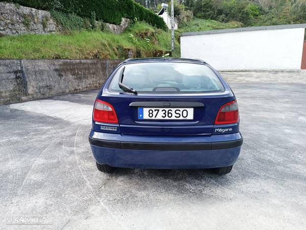 Renault Mégane 1.4 16V Air - 7