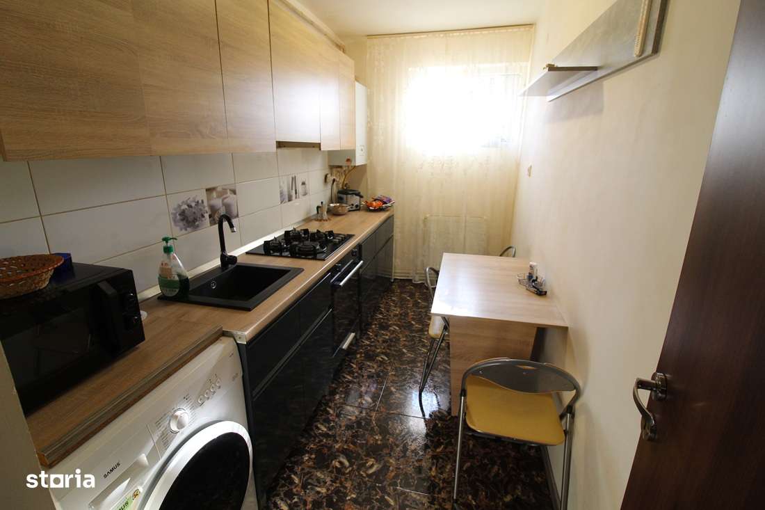 Vând apartament 3 camere în Hunedoara, Micro7-Trandafirilor, parter-7