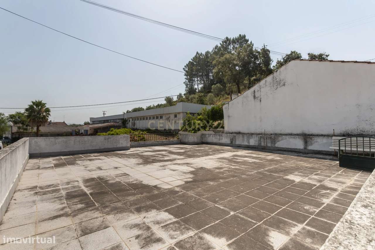 Moradia T2 com Terreno 7600m2 em Tomar-26