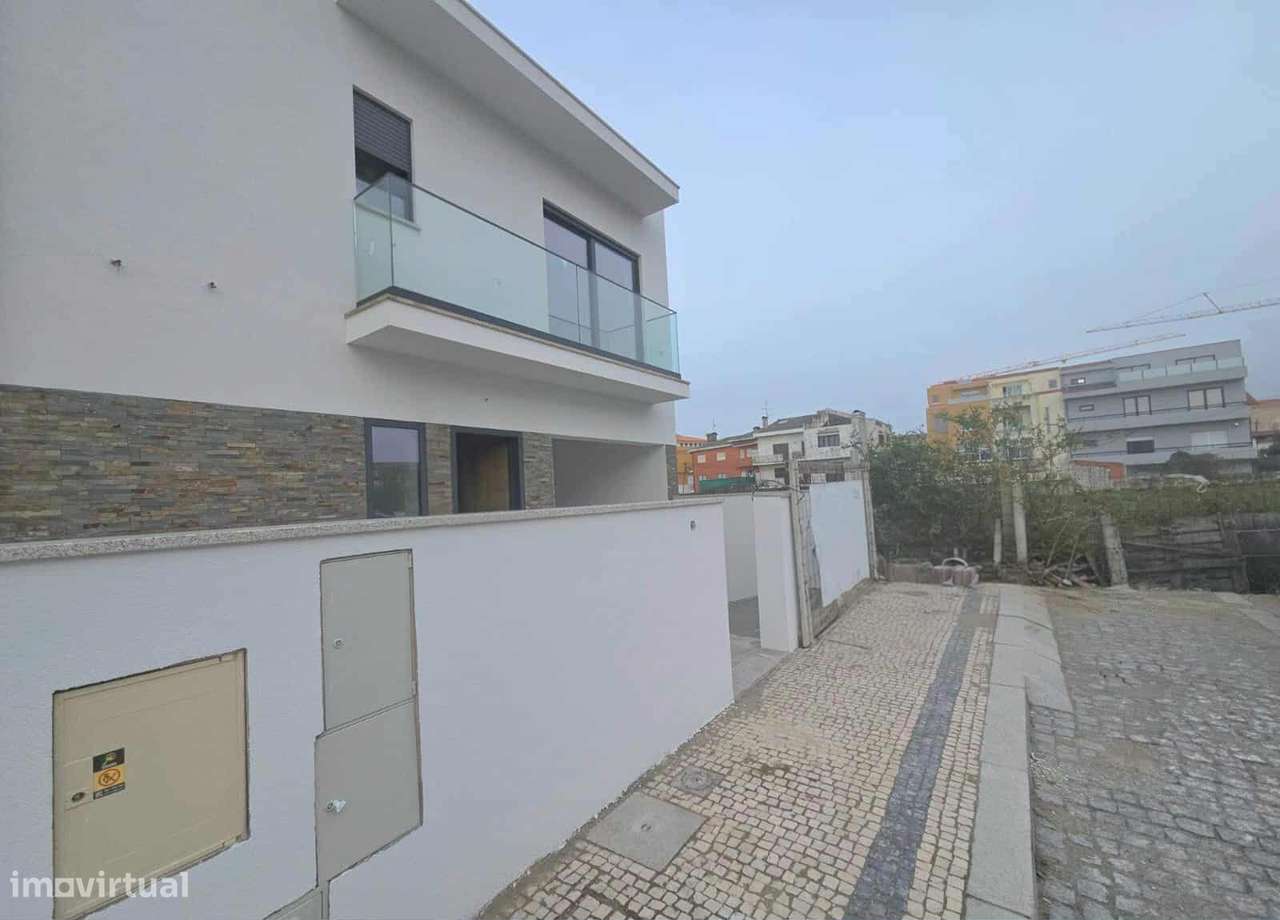 Moradia com Três Quartos em Construção na Póvoa de Varzim - Grande imagem: 2/40