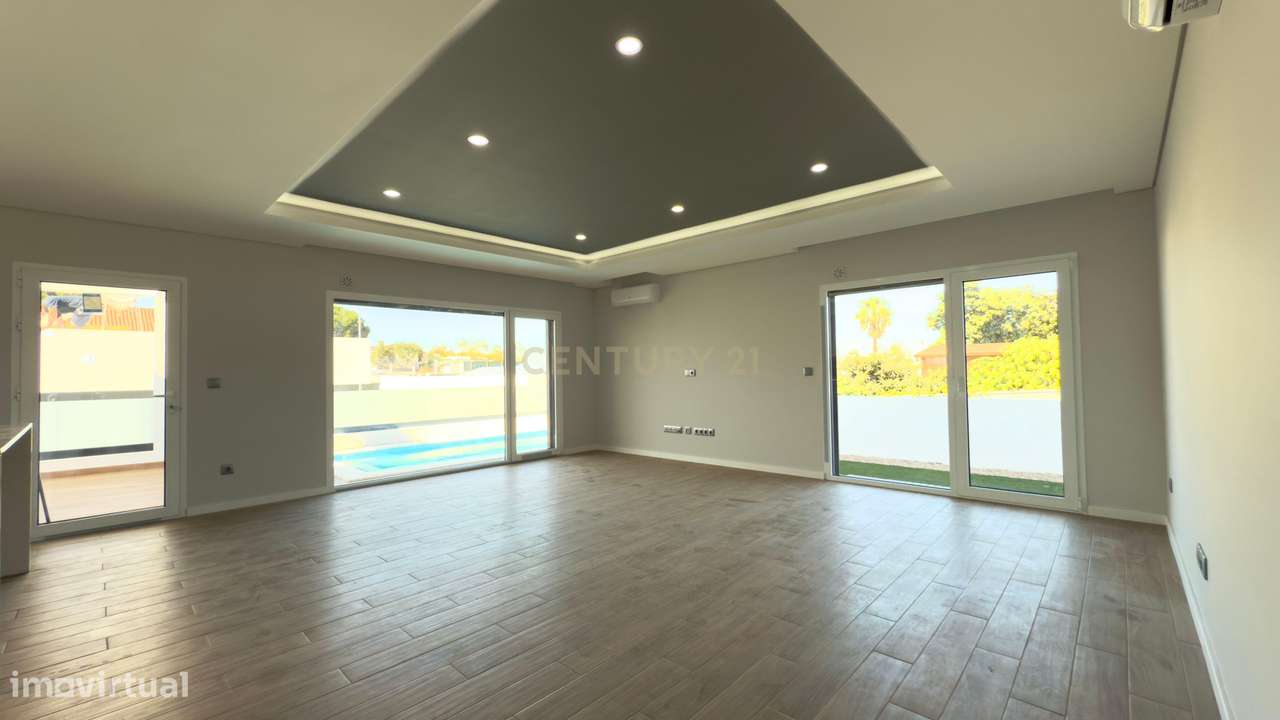 Moradia T4 Isolada com Piscina em Fernão Ferro | 640.000€-16