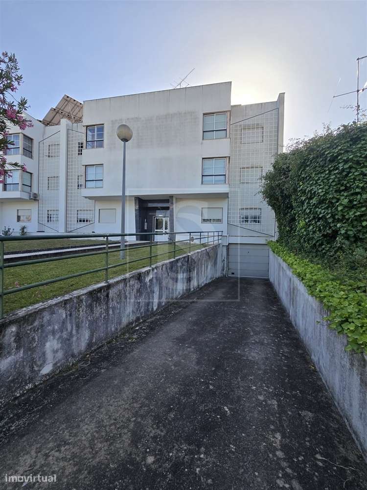 Apartamento T3 com Garagem  em Torres Novas-20