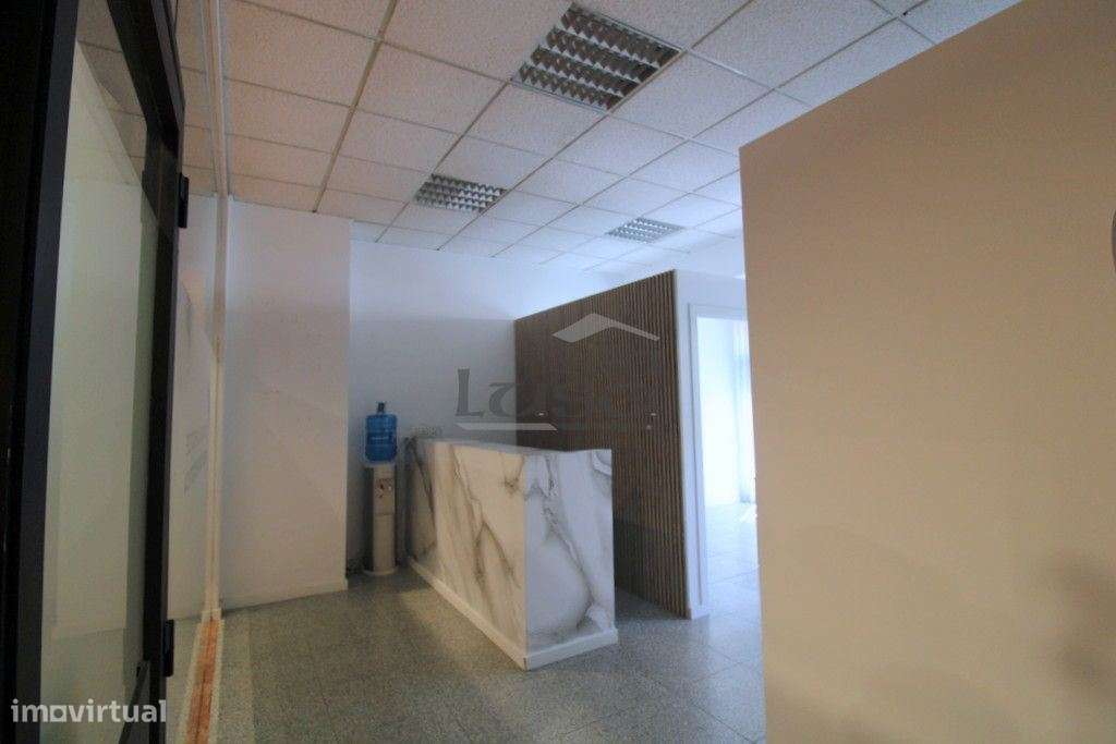 Loja no Centro Comercial Brasilia com vista para a Rua - Grande imagem: 4/21