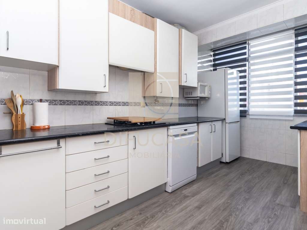 R363 APARTAMENTO T3 muito bem localizado-3