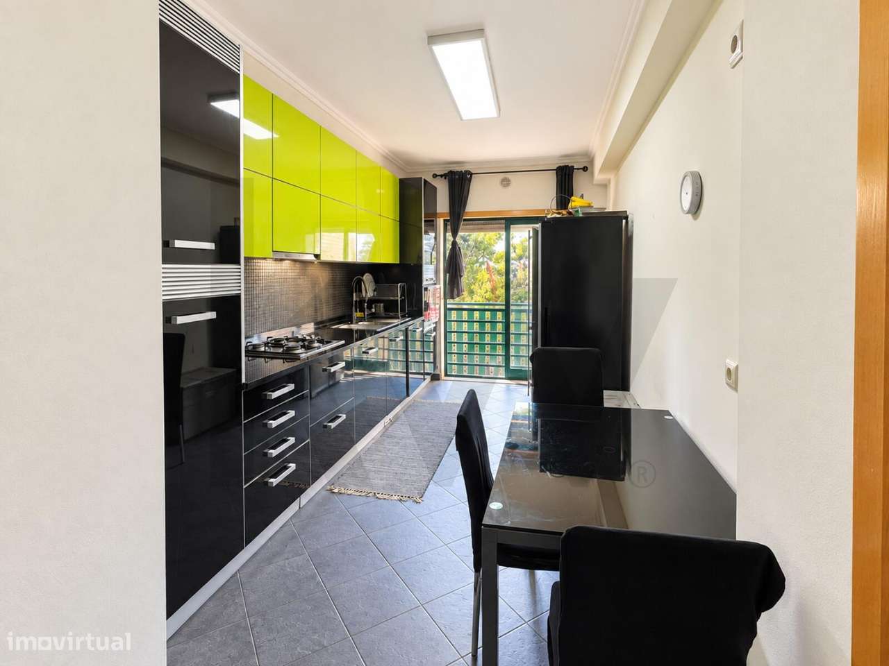 Apartamento Duplex T3+3 em Belas | Amplo, Luminoso e com Vista Desafog-9