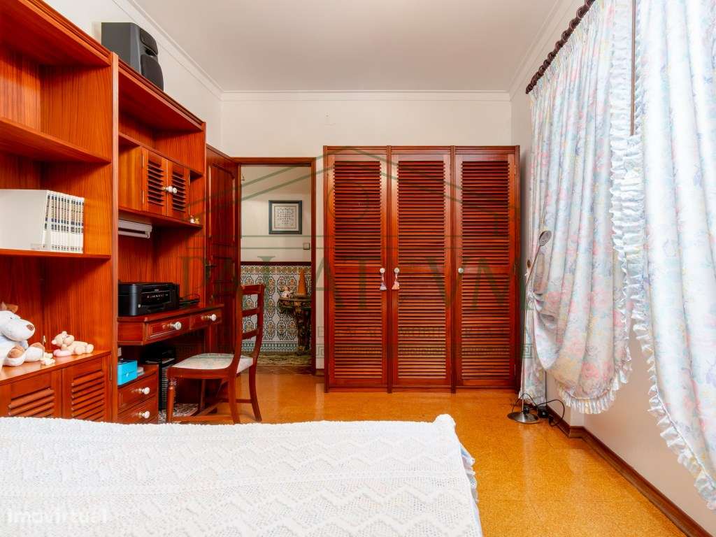 Moradia T5 centro da Charneca da Caparica-8