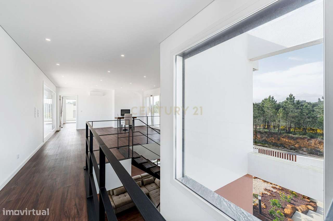 Moradia T4 em Fernão Ferro, Seixal, com Piscina e enorme Jardim-44