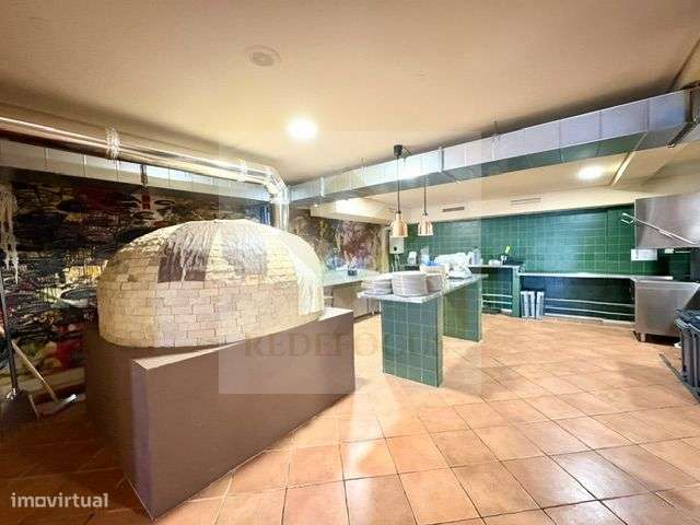 Trespasse / Arrendamento de Restaurante Moderno com Forno a Lenha em S-26