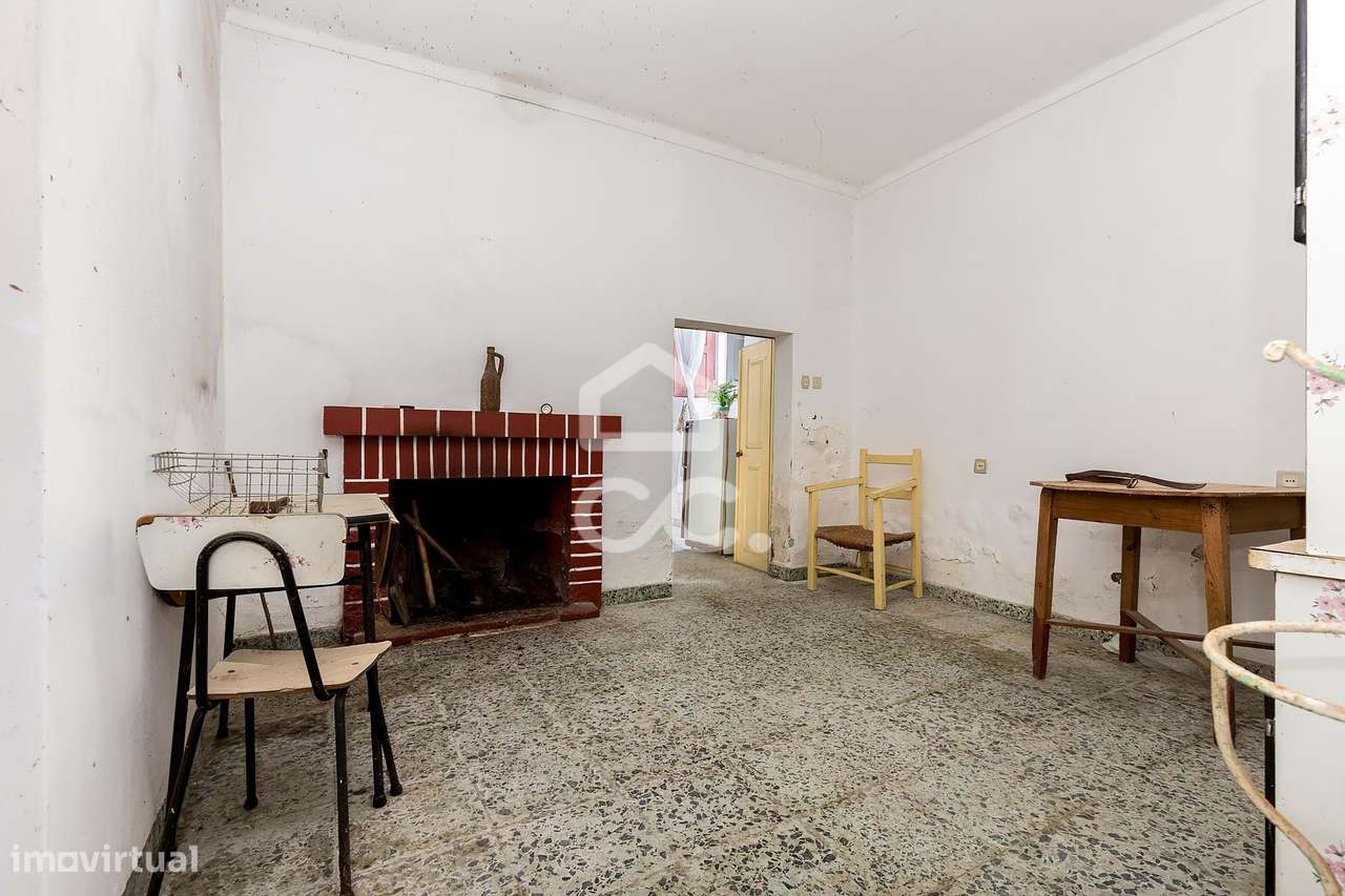 Moradia térrea c/ 311 m² de construção em lote de 1124 m² | Vila de Fr-8