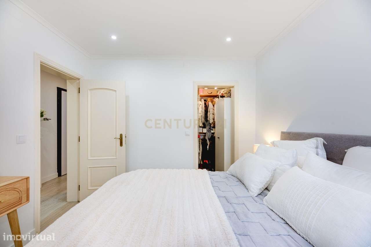 Apartamento T2 Renovado no Coração da Portela de Sintra-5