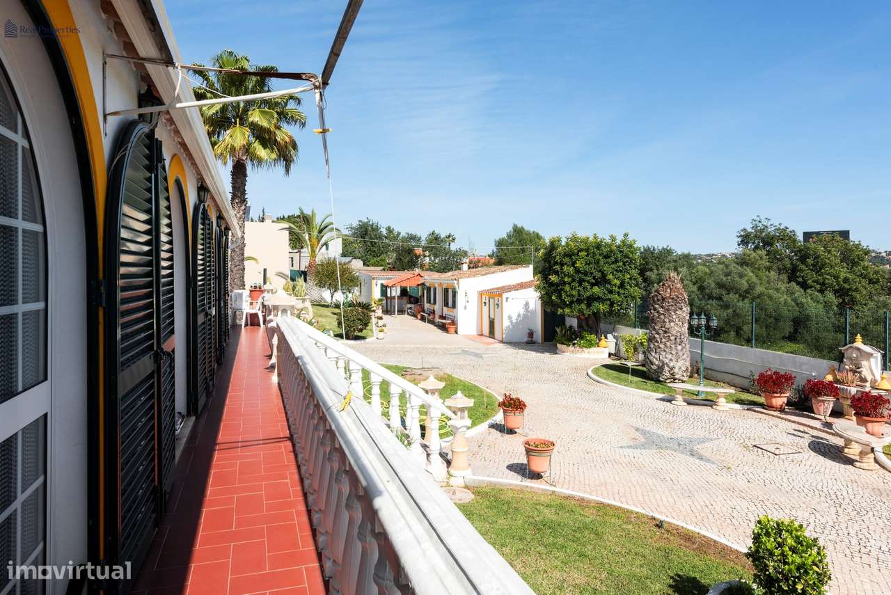 Encanto Algarvio – Moradia Térrea Isolada com Piscina e Jardim-36
