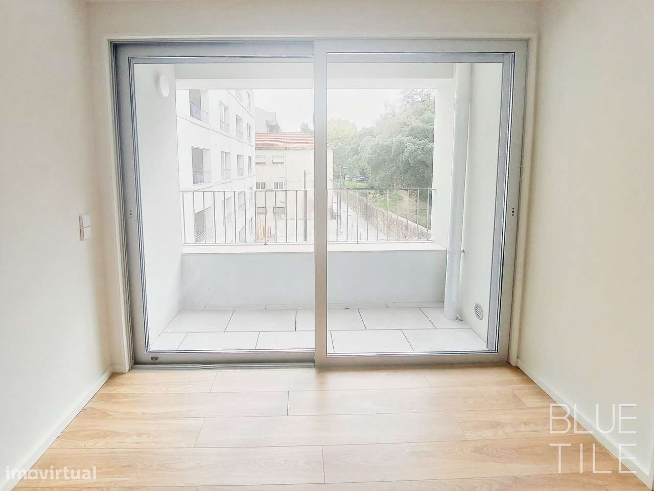 Apartamento T1 - voltado para o parque do Covelo, com lugar de garagem-5