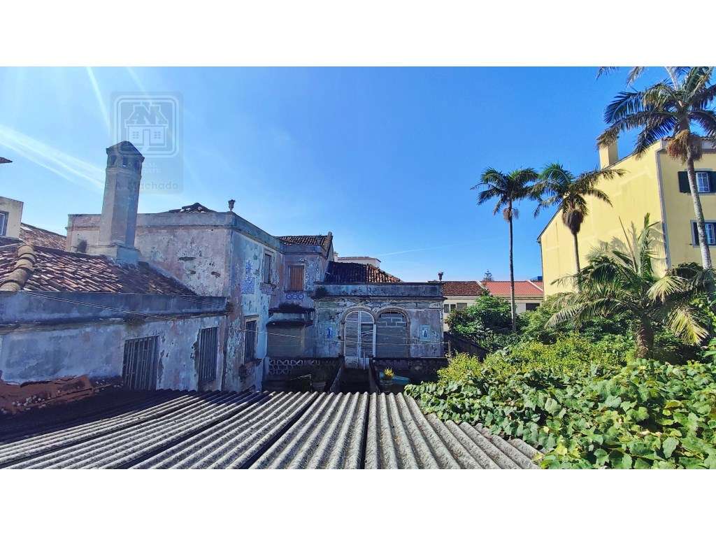 AMPLO EDIFÍCIO - MORADIA para VENDA no centro histórico de Ponta De...-15