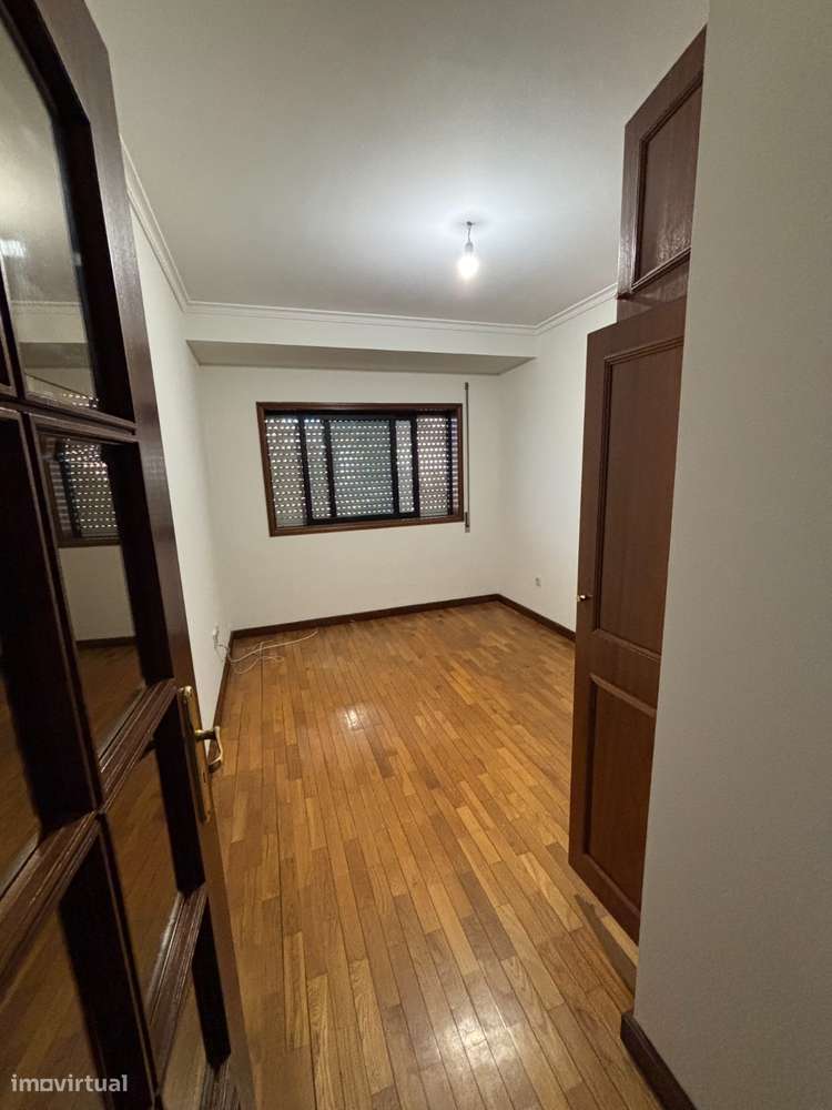 Apartamento T2 com lugar de garagem no Porto - Ramalde-13