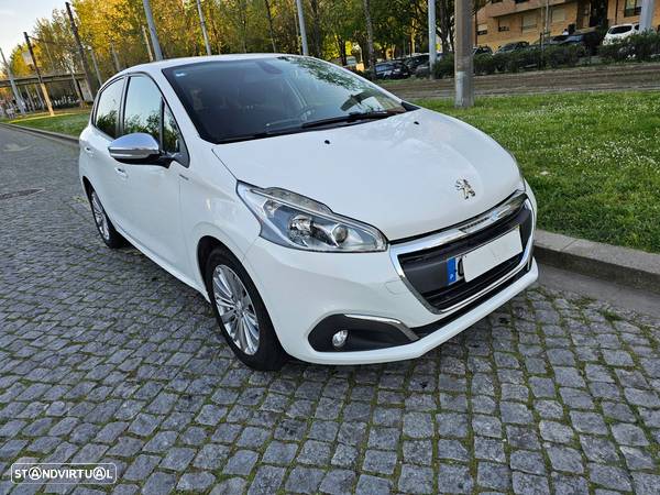 Peugeot 208 - 32