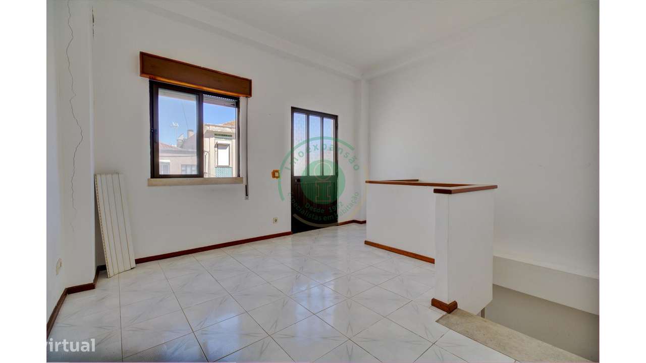 Moradia com 2 Pisos e Garagem-34
