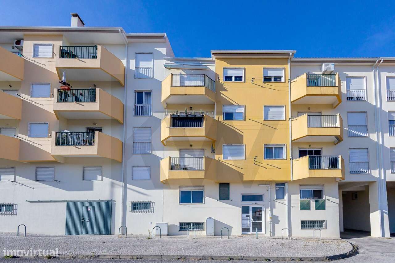 Apartamento T3 Totalmente Remodelado em Vale Flores de Cima-24