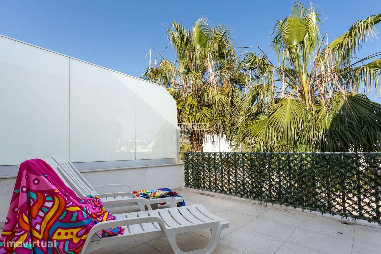 LUXUOSA VILLA V3 + 1 COM PISCINA E GARAGEM PRIVATIVA SITUADA NA CORREE-38