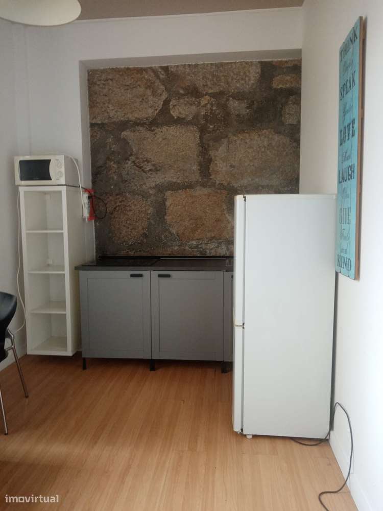 Aluga-se T1 na Praça da República - Grande imagem: 5/17