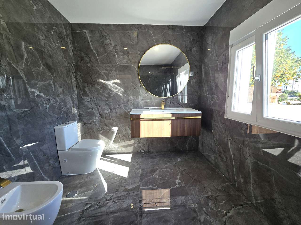 Fantástica Moradia T2 Totalmente Renovada, Independente em Setúbal-29