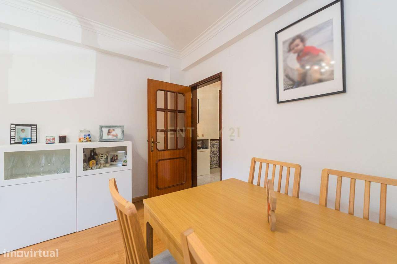 Apartamento T2 em bom estado, parcialmente remodelado-19