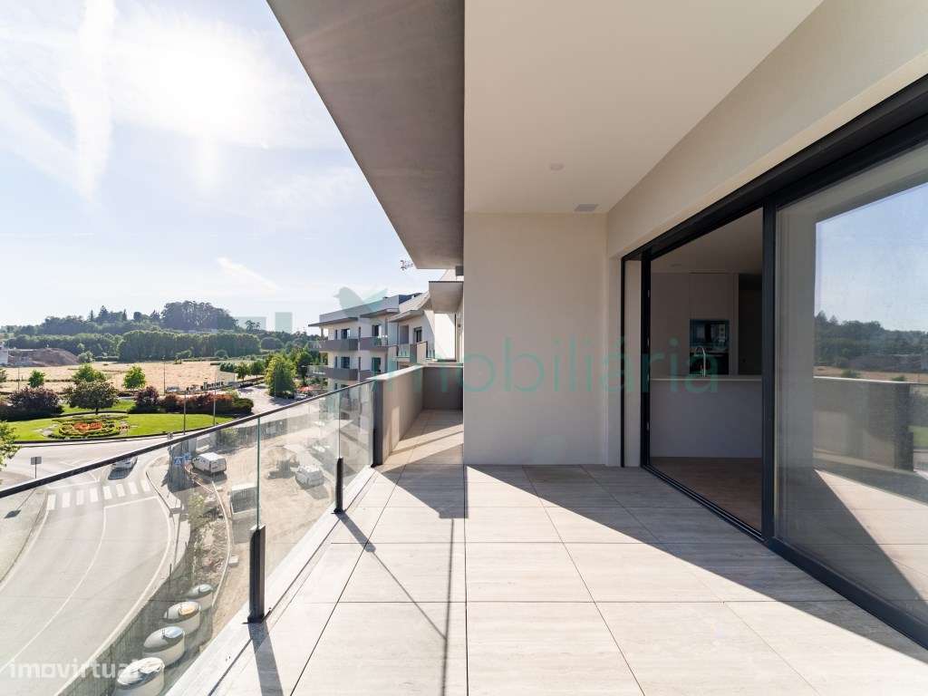 Apartamento T3 com Excelentes Áreas em Zona Central de Lousada-39
