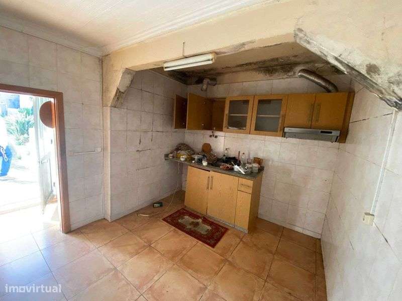 Moradia Geminada T1 p/ recuperar - Oportunidade! - Grande imagem: 4/7