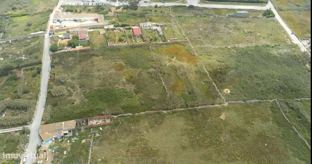 Terreno com classificação "Espaço urbanizável", 2ª linha de mar - Cent - Grande imagem: 2/19