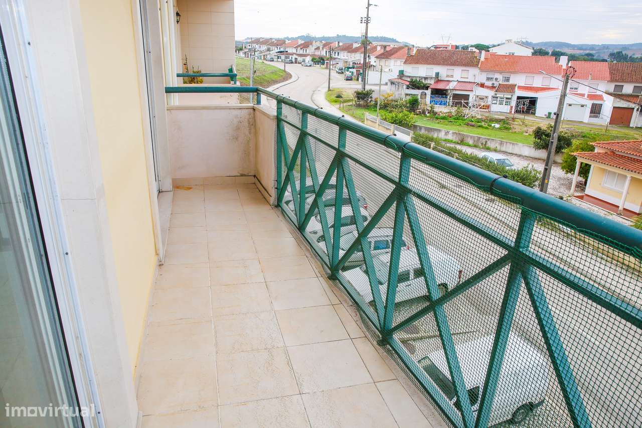 Excelente apartamento T3 com 111m2 no centro da Abrigada-19