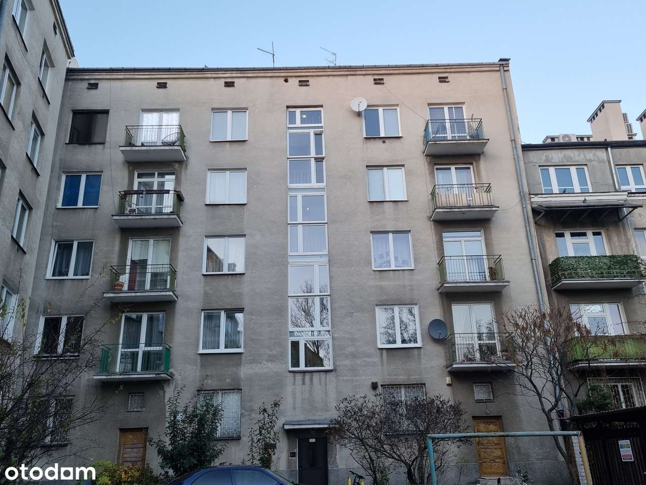 Dwupokojowe w super lokalizacji w kamienicy (do remontu)-1