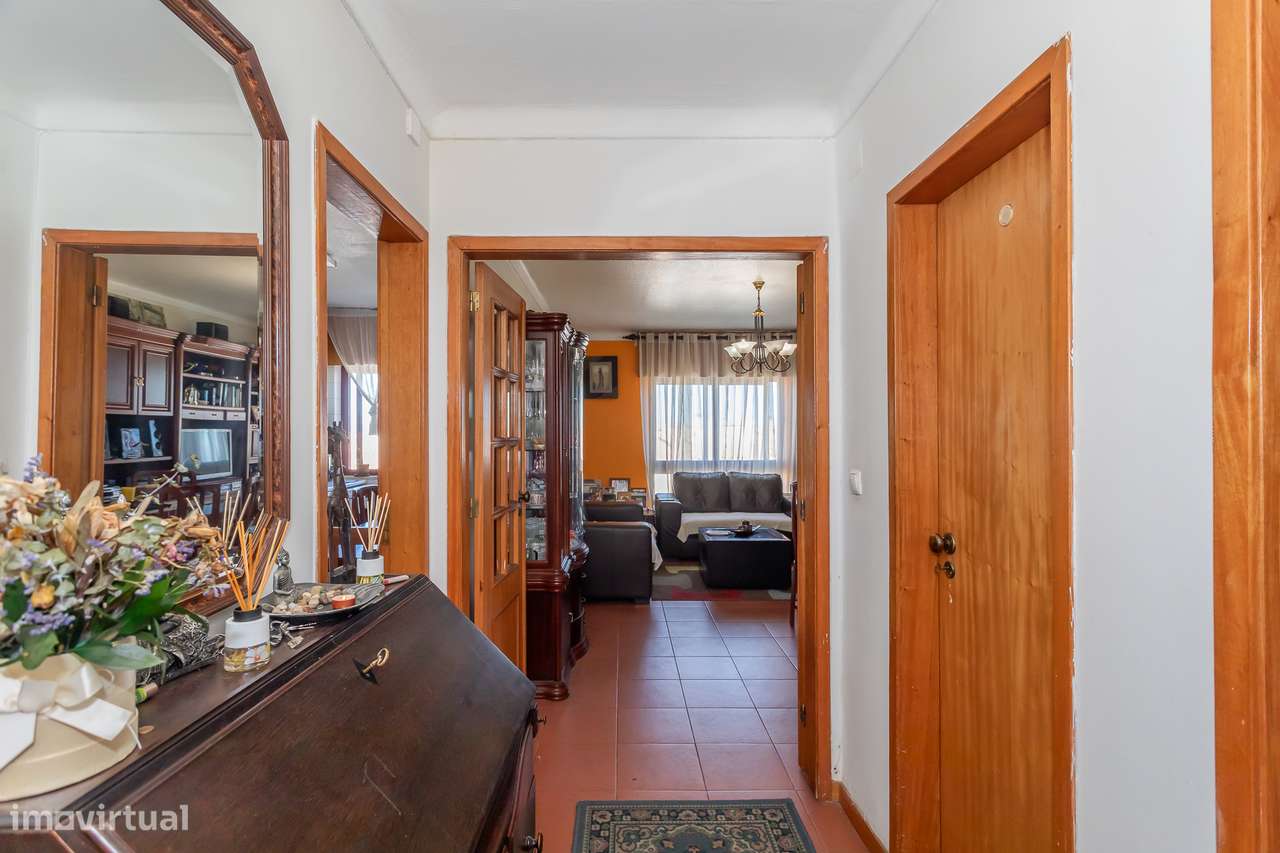 T3 em bom estado de conservação no Algueirão - Grande imagem: 4/24