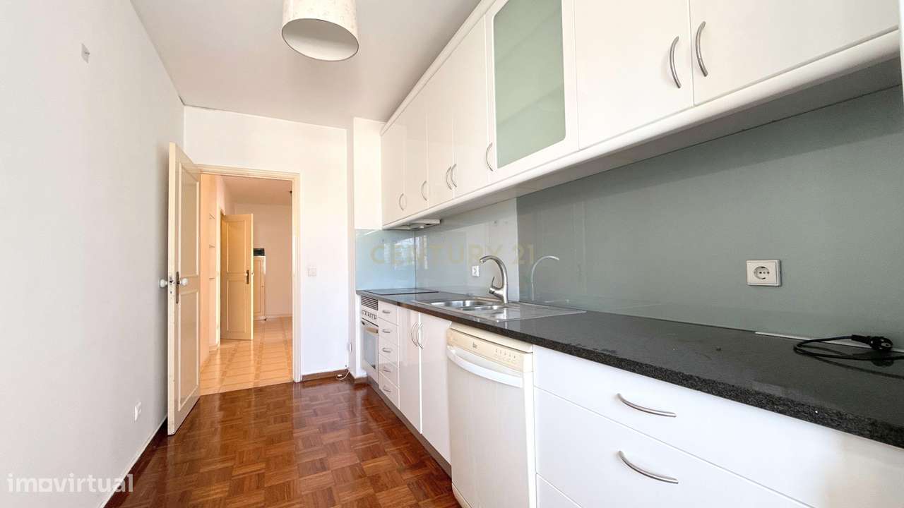 Excelente T1 com Terraço de 68 m² e Lugar de Garagem-8