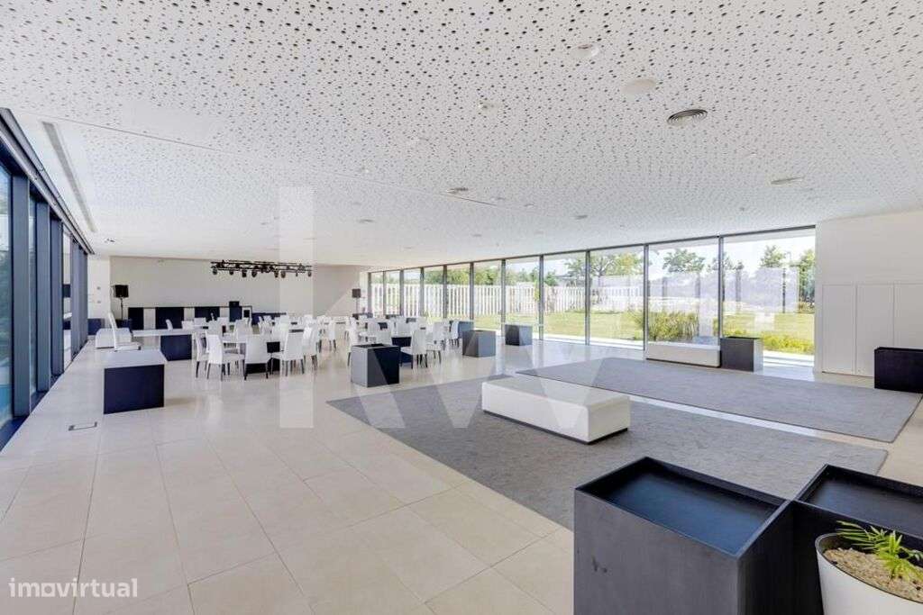 Propriedade / Quinta inserida num terreno de 1,2Ha a 5 m do aeroporto - Grande imagem: 5/15