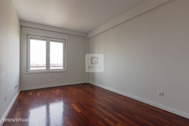 Apartamento T4 com Varanda de 31m2 e vista mar em Matosinhos-25