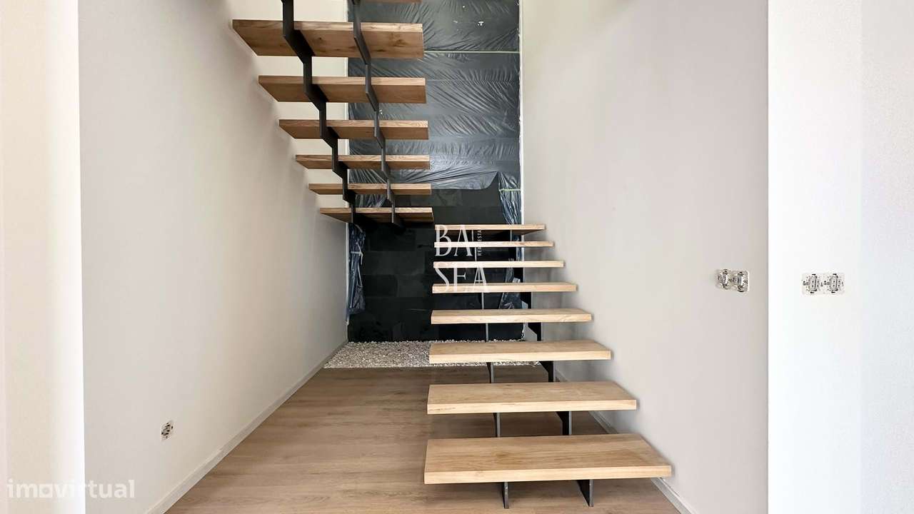 Moradia T4 Nova de Dois Andares em Palmeira Braga-11