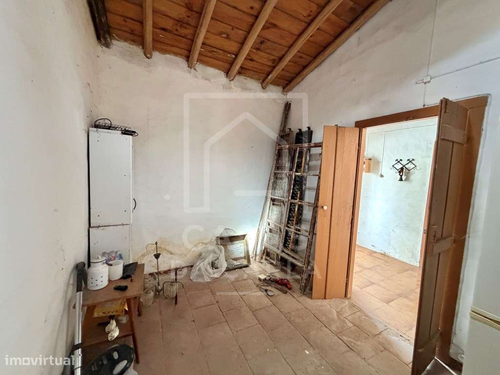 Moradia com 225m2 para remodelação em Beringel-8