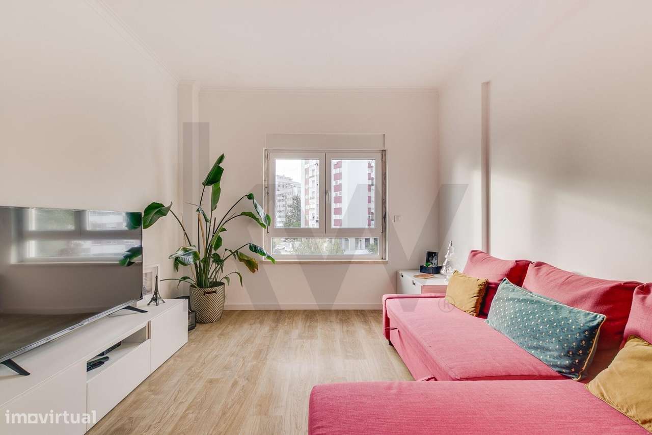 Apartamento T2 totalmente renovado com Suite, Varanda e Arrecadação na-7