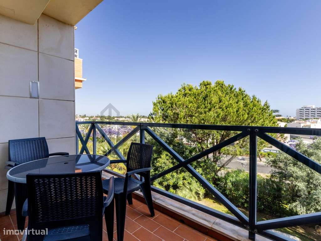 Apartamento T1+1 com piscina, elevador e 2 lugares de estacionament...-1
