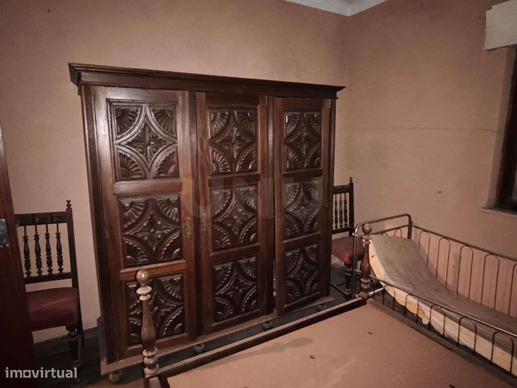 Oportunidade absolutamente imperdível - Moradia com parte renovada ...-21