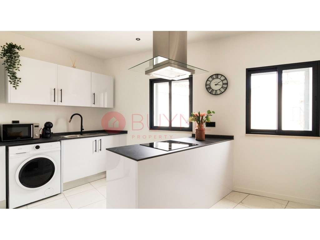 Bloco de 5 Apartamentos Remodelados no Centro de Albufeira - Grande imagem: 2/59