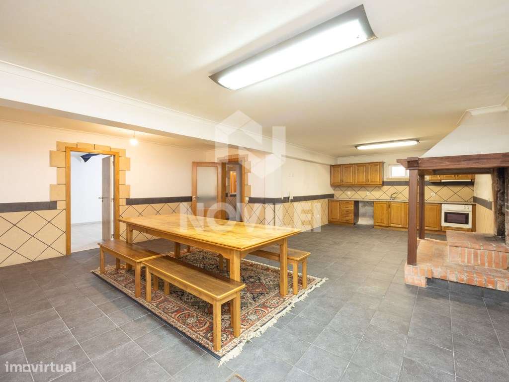 Moradia T4 c/ Jardim e Cave - Próxima do Centro de Leiria. - Grande imagem: 4/39