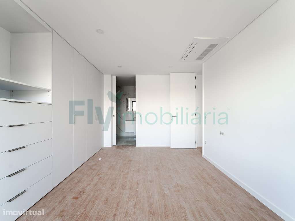 Apartamento T3 com Excelentes Áreas em Zona Central de Lousada-34
