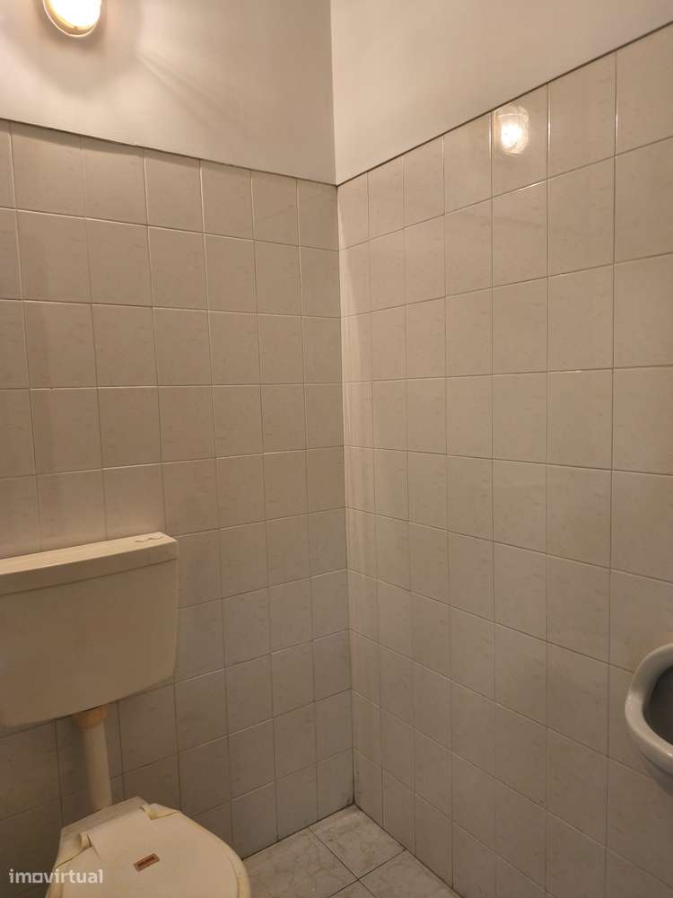 Loja no Casal do Cotão, Bem Conservada, Saída de fumos, 2 WCs, Montra. - Grande imagem: 5/16