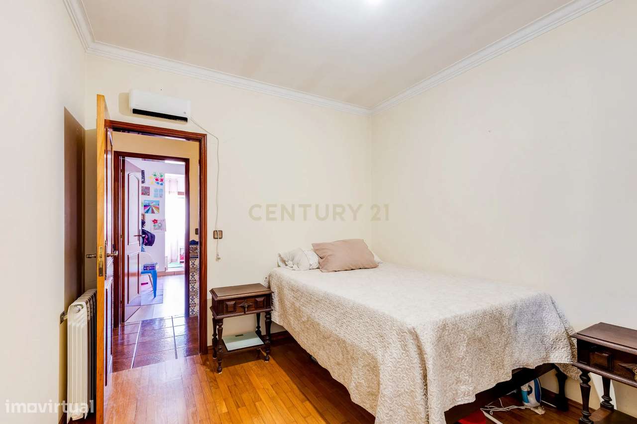 Moradia T5 com Jardim e Vista para o Rio em Venda de São José, Alberga-28